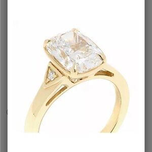 Elegant Gold Ring with Clear Gemstone